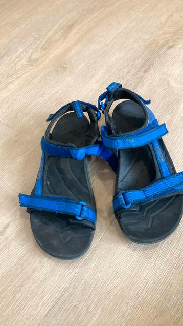 Teva maat 35 beschikbaar voor biedingen