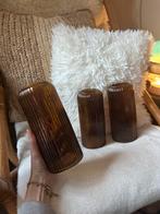 Drie glazen vazen met ribbel textuur - bruin, Ophalen of Verzenden, Overige kleuren, Glas, Minder dan 50 cm