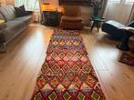 Vintage Marokkaanse loper 326 x 86 cm – kleurrijk & grafisch, Gebruikt, Info@bababoho.com, Crème, Grafisch • Bohemian • Mid-century • Eclectisch