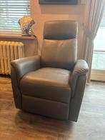 Nieuwe Sta Op Stoel - Maasdijk, Huis en Inrichting, Ophalen, Nieuw, Leer, 75 tot 100 cm