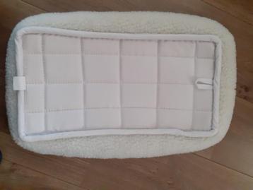 Wit hondenkussentje nieuw!  beschikbaar voor biedingen
