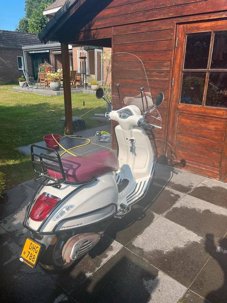 Vespa Primavera Wit - 9259km - 2016, Fietsen en Brommers, Scooters | Vespa, Gebruikt, Overige modellen, Maximaal 45 km/u, Benzine