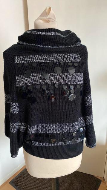 Aparte  trui mt s/m beschikbaar voor biedingen