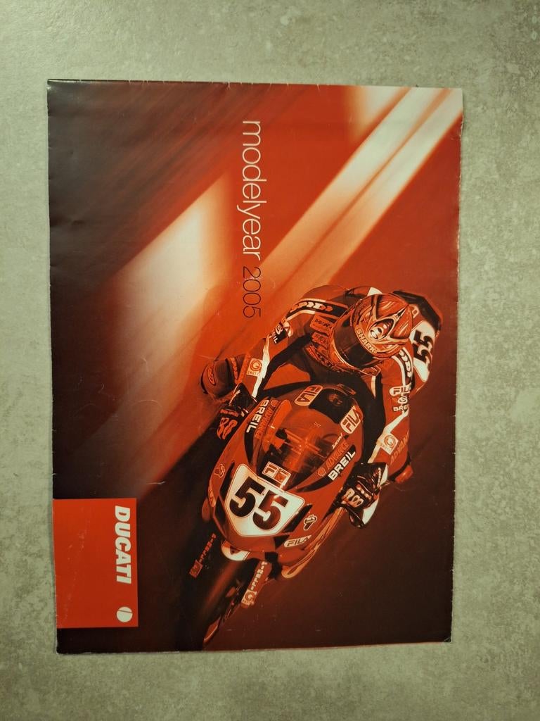 Voor de liefhebber. Vouwfolder Ducati. Modeljaar 2005., Ophalen of Verzenden, Ducati