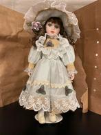 staande pop circa 40 cm hoog., Ophalen of Verzenden, Gebruikt, Pop