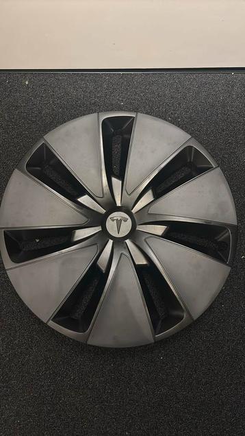 Wieldoppen tesla beschikbaar voor biedingen