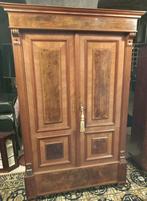 Antieke kledingkast, Ophalen