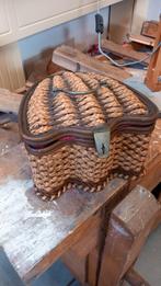 Vintage hartvormige Rotan Mand met Metalen Sluiting, Minder dan 50 cm, Gebruikt, Minder dan 50 cm, Ophalen of Verzenden