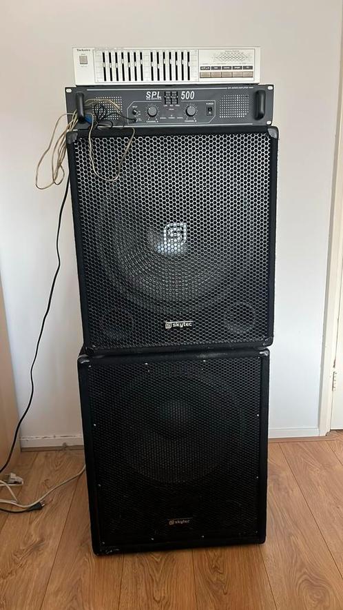 2 grote speakers + geluidsinstallatie & kabels, Muziek en Instrumenten, Versterkers | Keyboard, Monitor en PA, Zo goed als nieuw