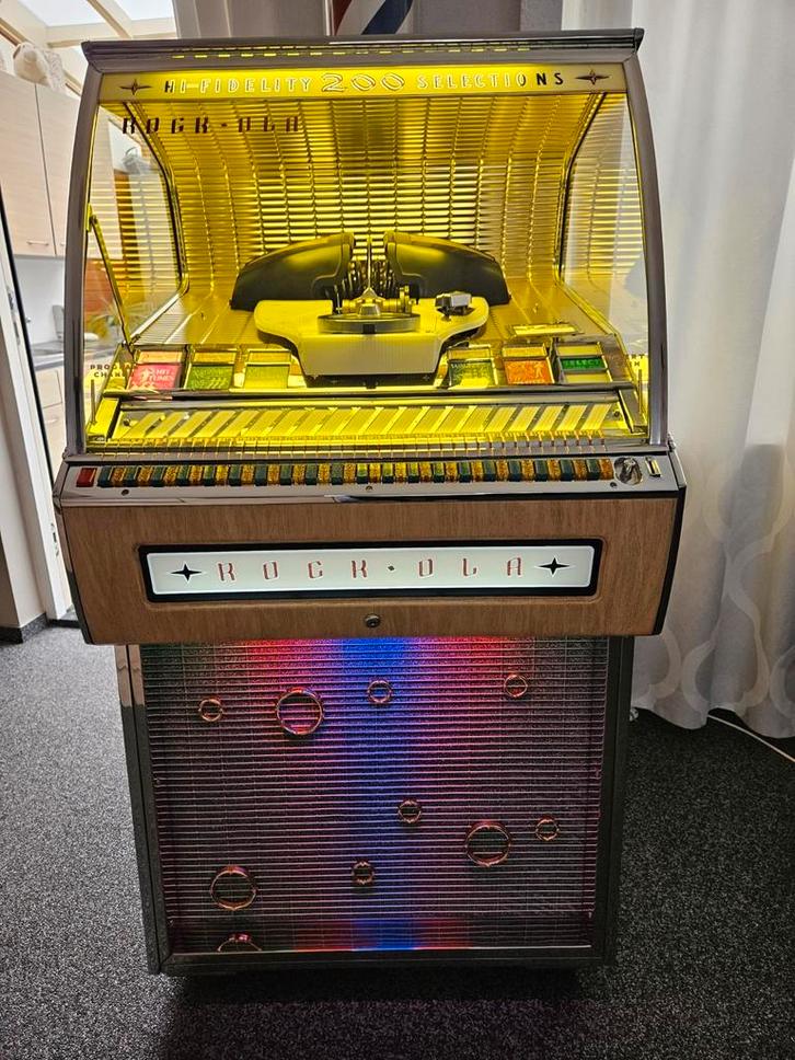 Totaal gerestaureerde Rock Ola 1455 classic 200 select., Verzamelen, Automaten | Jukeboxen, Nieuw, Rock Ola, Ophalen