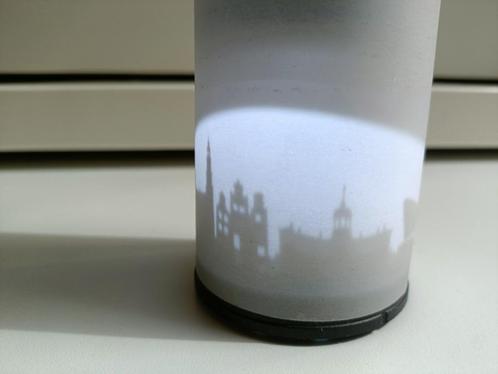 Leuk theelichtje met de skyline van Amsterdam, Huis en Inrichting, Woonaccessoires | Kandelaars en Kaarsen, Gebruikt, Kandelaar