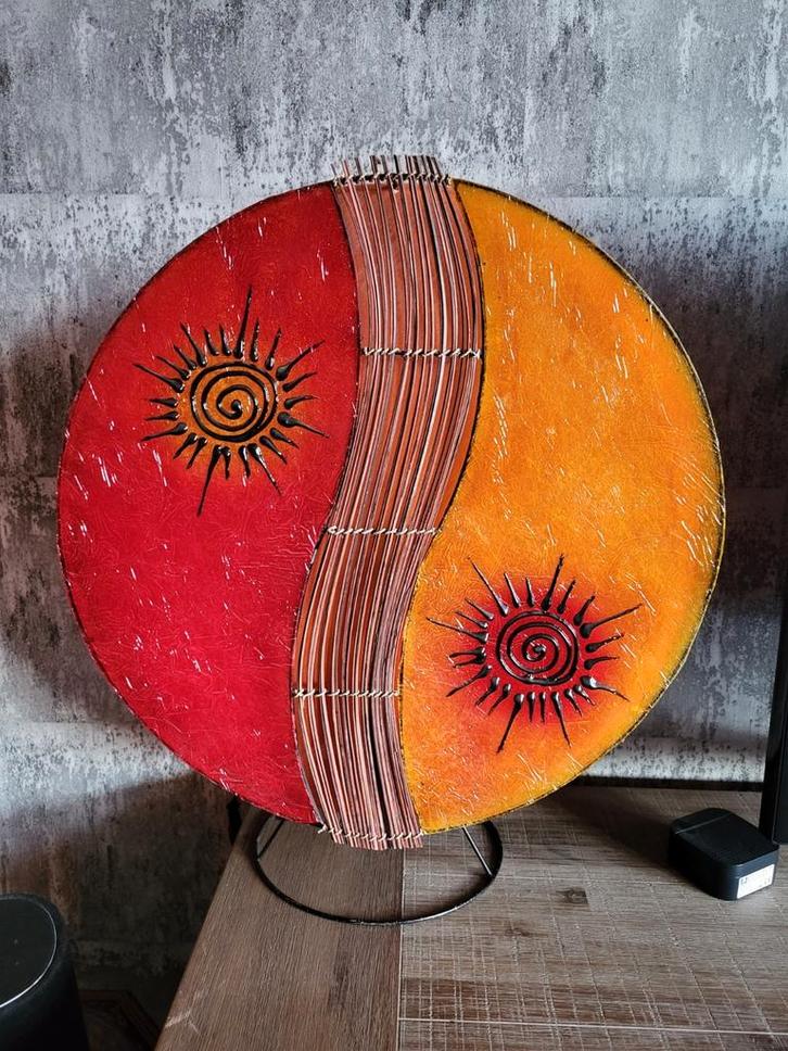 Unieke tafellamp oranje/geel/zwart - 55x50cm, Huis en Inrichting, Lampen | Tafellampen, Zo goed als nieuw, 50 tot 75 cm, Hout