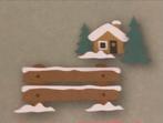 Snijmal hekje met randje sneeuw, huisje en boompjes, Hobby en Vrije tijd, Ophalen of Verzenden, Nieuw, Overige thema's, Pons of Mal