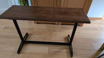 Oude schooltafel, geschuurd en gelakt.                       beschikbaar voor biedingen