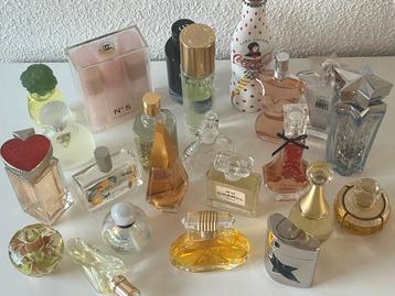 23 Parfum Flessen en Factice beschikbaar voor biedingen