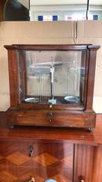 Antieke apothekers weegschaal, Ophalen