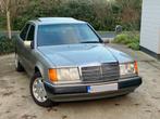 Mercedes Benz 230E W124, Auto's, Oldtimers, Stof, Overige kleuren, Mercedes-Benz, Handgeschakeld