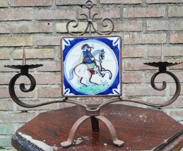 Kandelaar. Robuuste antieke boeren kandelaar. 41/32 cm.  beschikbaar voor biedingen