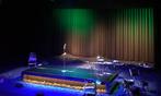Mooi podium & spiegelmateriaal van Sadettin K, Ophalen