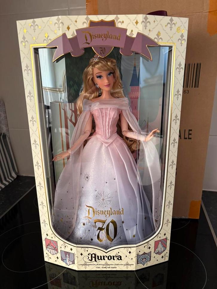 Disney limited aurora jubileum doll, Verzamelen, Disney, Zo goed als nieuw, Beeldje of Figuurtje, Ophalen of Verzenden