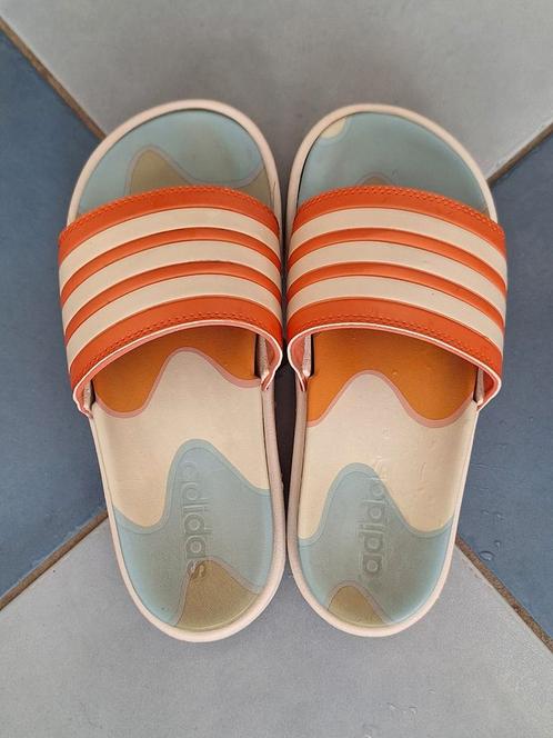 Adidas Adilette Platform slippers mt 38+bijpassende sokken, Kleding | Dames, Badmode en Zwemkleding, Nieuw, Overige typen, Ophalen of Verzenden