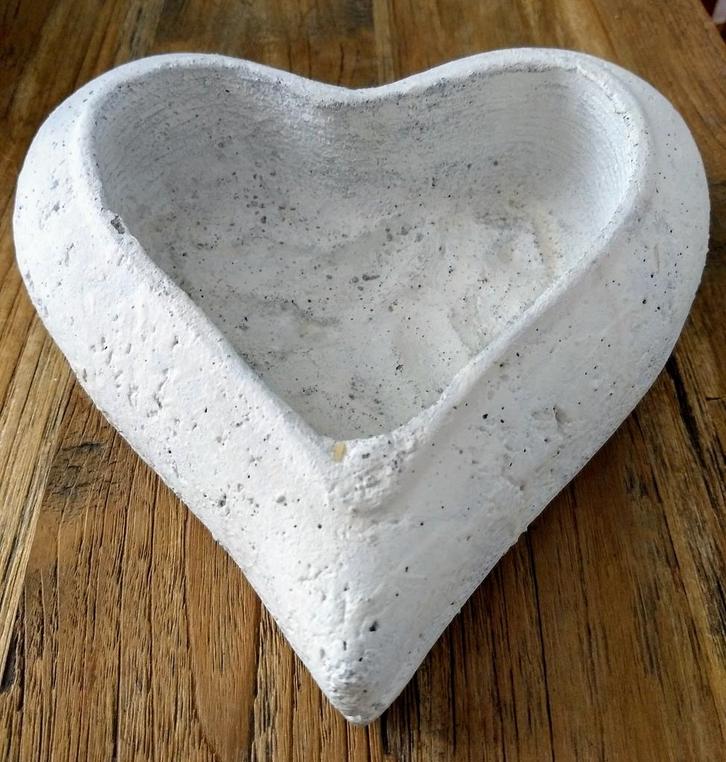 PTMD beton hart als schaal, Huis en Inrichting, Woonaccessoires | Schalen en Manden, Zo goed als nieuw, Overige vormen, Overige materialen