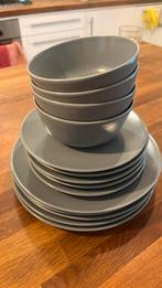 Ikea grijs servies 15 delig, Huis en Inrichting, Ophalen of Verzenden, Gebruikt, Bord(en)