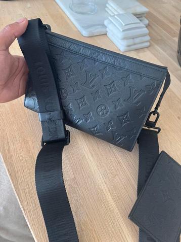 Louis Vuitton Gaston Wearable bag beschikbaar voor biedingen