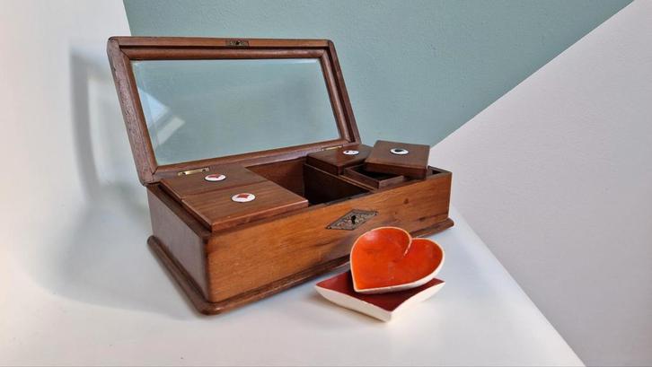 Houten speeldoos met fiches, Antiek en Kunst, Antiek | Overige Antiek, Ophalen of Verzenden
