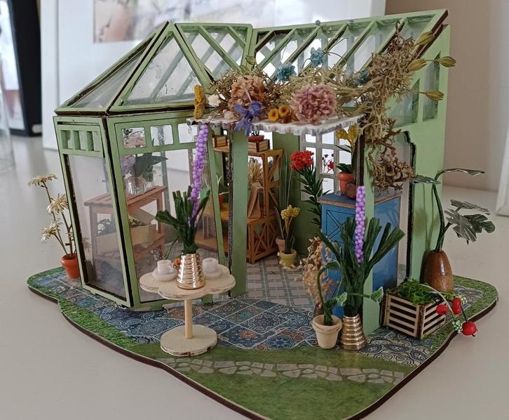 Zelfgemaakte Mini Kas met Droogbloemen & LED, Hobby en Vrije tijd, Modelbouw | Auto's en Voertuigen, Ophalen of Verzenden