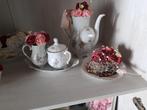 Servies bewerkt met bloemetjes, Antiek en Kunst, Antiek | Servies compleet, Ophalen