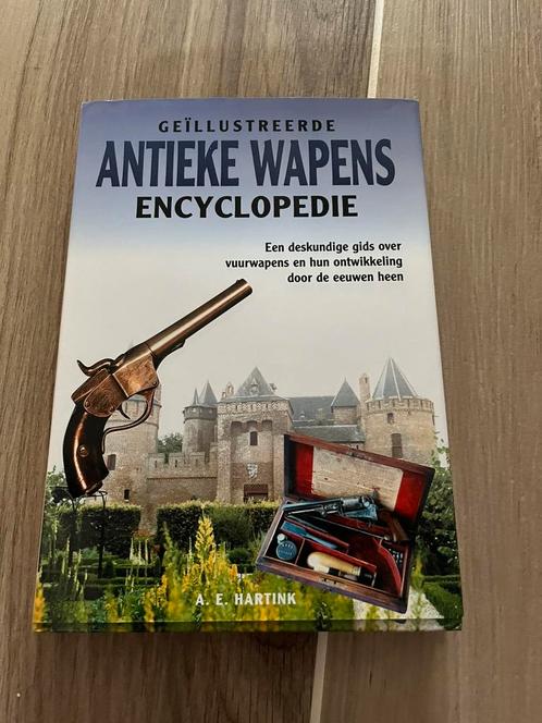 A.E. Hartink - Geillustreerde antieke wapens encyclopedie, Boeken, Oorlog en Militair, Zo goed als nieuw, Marine, Niet van toepassing