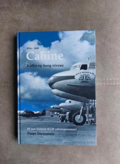 Cabine-Koffie op hoog niveau (KLM Cabinepersoneel)Gesigneerd, Verzamelen, Luchtvaart en Vliegtuigspotten, Zo goed als nieuw, Boek of Tijdschrift