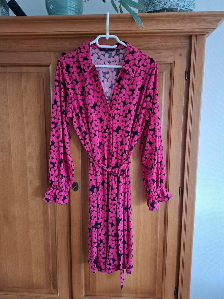 Jurk met fuchsia kleurige bloemen, Kleding | Dames, Jurken, Zo goed als nieuw, Maat 42/44 (L), Roze, Knielengte, Ophalen of Verzenden