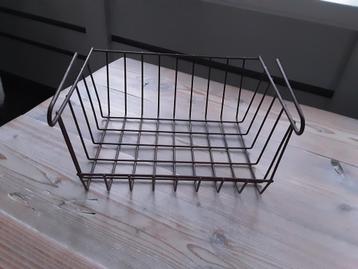Leuk oud retro/vintage bruin ijzeren draadmand.  beschikbaar voor biedingen