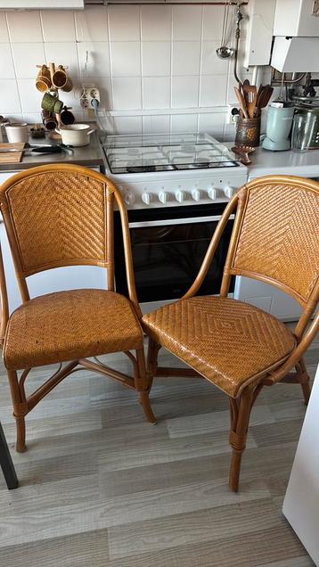 2 Rotan Stoelen - Vintage Look beschikbaar voor biedingen
