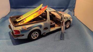 Modelauto's 1:18 Ford F 150 Surf             jaartal 1999 beschikbaar voor biedingen
