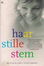 Haar stille stem - Arhur & Carly Fleischmann, Boeken, Biografieën, Gelezen, Ophalen of Verzenden, Film, Tv en Media