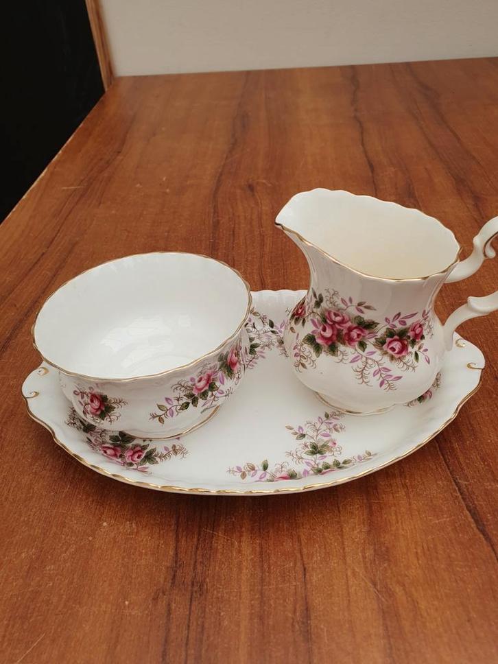 Royal Albert Lavendel Roses Roomstel, Huis en Inrichting, Keuken | Servies, Zo goed als nieuw, Porselein, Ophalen of Verzenden