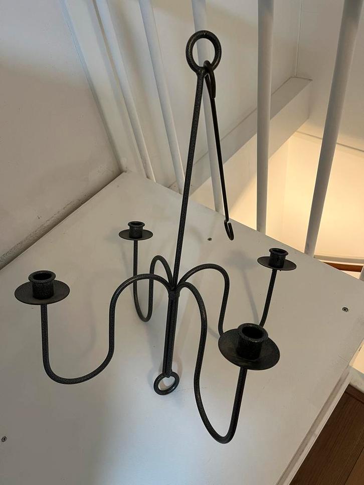 NIEUW Hangende kroonluchter, kandelaar voor 4 kaarsen metaal, Antiek en Kunst, Antiek | Kandelaars, Overige materialen, Ophalen