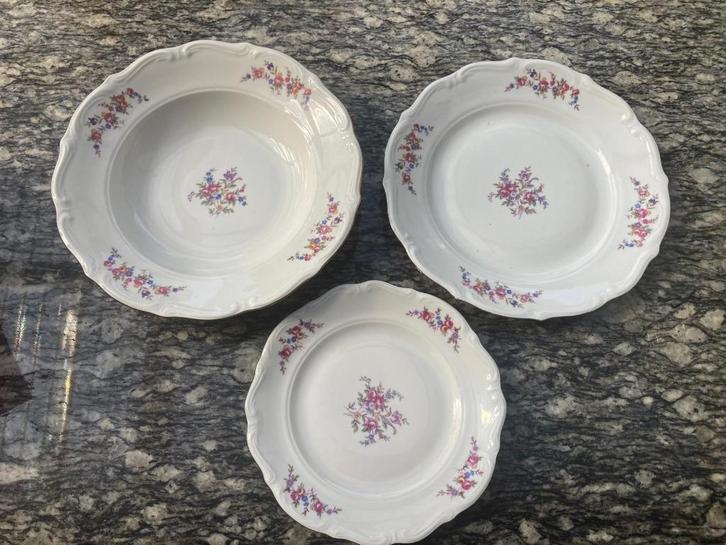 servies antiek compleet 12 persoons bloemen vergulding zgan, Antiek en Kunst, Antiek | Servies compleet, Ophalen
