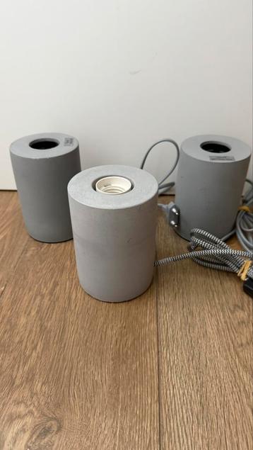 3 vloerlampen van beton beschikbaar voor biedingen