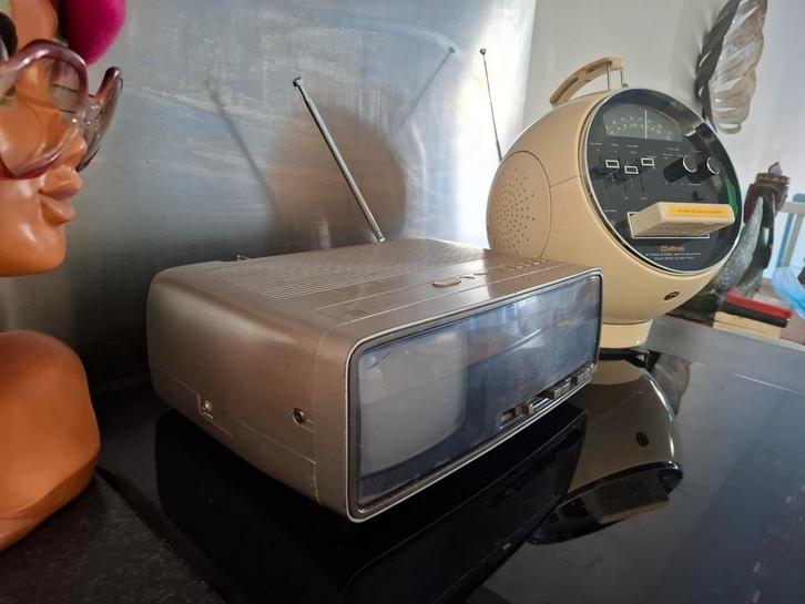 Vintage retro space age Panasonic TR-5060S TV Radio Wekker, Audio, Tv en Foto, Vintage Televisies, Zo goed als nieuw, Minder dan 40 cm