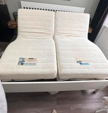 Ikea Idanäs bed 180x200 + 2 elektrische lattenbodems-matras - afbeelding 6