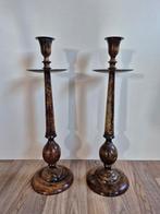 Set brocante antiek look metalen hoge kandelaars., Ophalen of Verzenden, Overige materialen