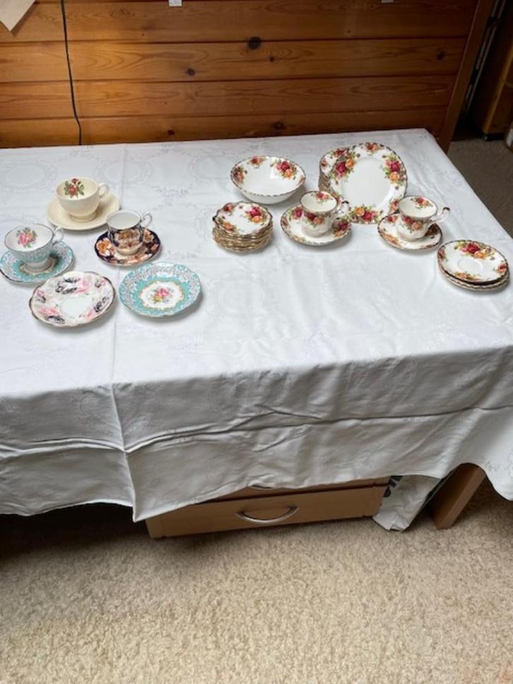 Royal Albert serviesgoed, Verzamelen, Porselein, Kristal en Bestek, Gebruikt, Kop en/of schotel, Porselein, Ophalen