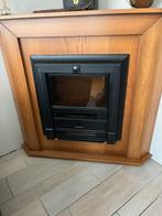 Mooie eiken hoekschouw +elektr. haard en bijbehorende kast, Huis en Inrichting, Haarden, Ophalen, Zo goed als nieuw, Vrijstaande haard