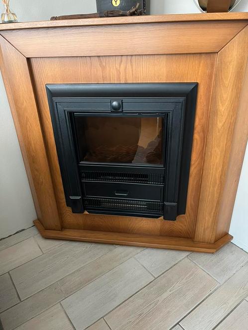 Mooie eiken hoekschouw +elektr. haard en bijbehorende kast, Huis en Inrichting, Haarden, Zo goed als nieuw, Houthaard, Ophalen