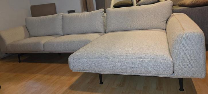 Jakko hoekbank - passe partout showroommodel, Huis en Inrichting, Banken | Bankstellen, Nieuw, Hoekbank, Vierpersoons of meer