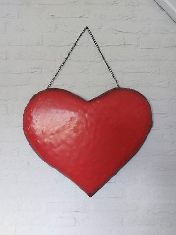 Groot rood metalen hart! beschikbaar voor biedingen